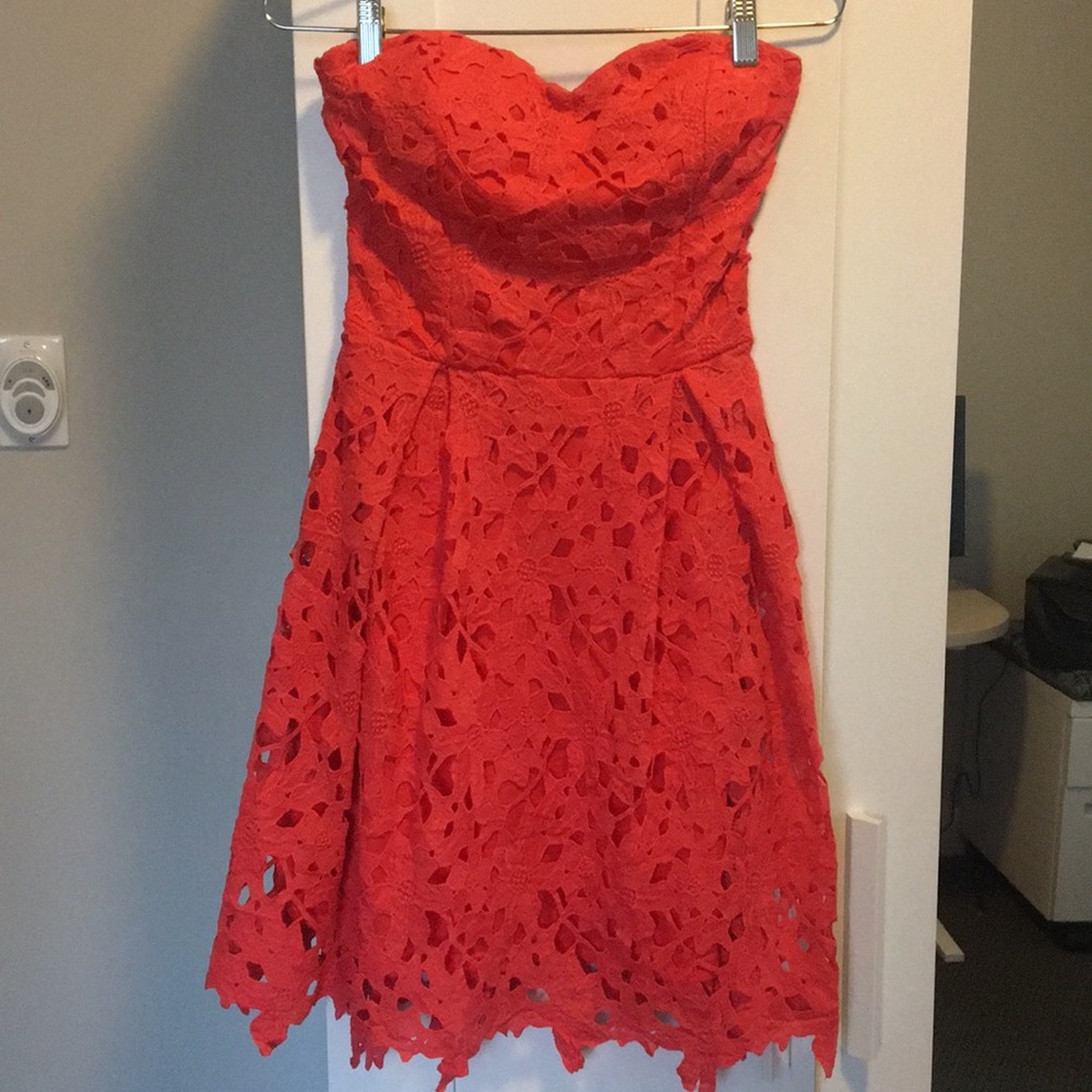 NWOT Lulu’s coral lace dress